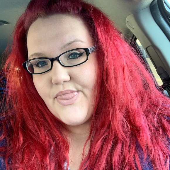 Meet your Posher, Jessica - Picture 1 of 4